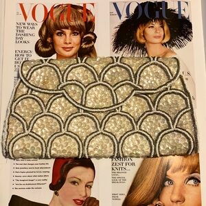 Gorgeous, cream beaded and sequins mini clutch.